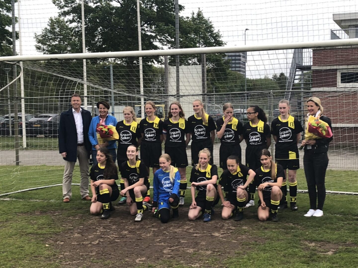 foto sponsoring FC Assen dames