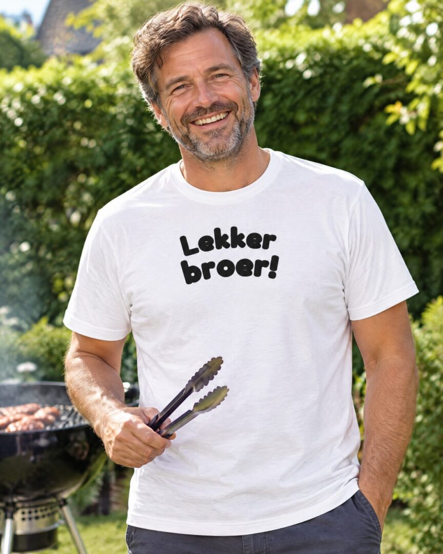 Model draagt het wite straattaal T-shirt Lekker broer!
