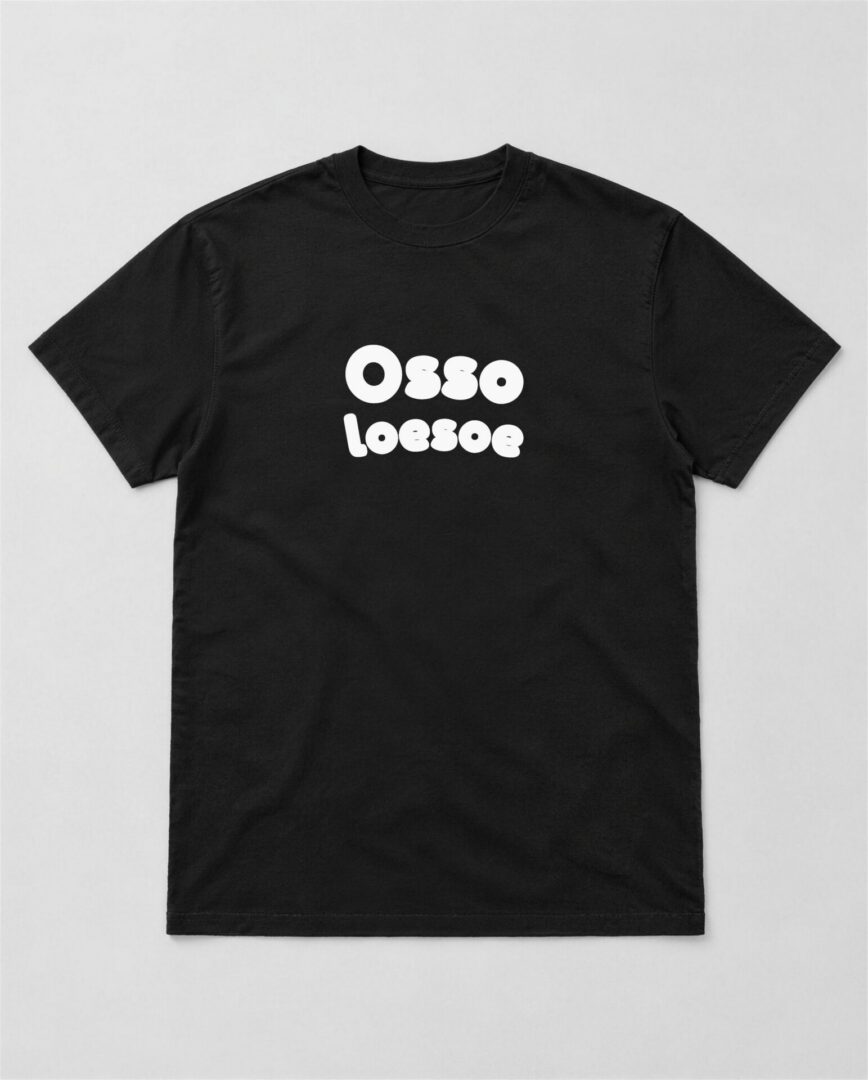 Zwart straattaal T-shirt Osso loesoe met witte tekst