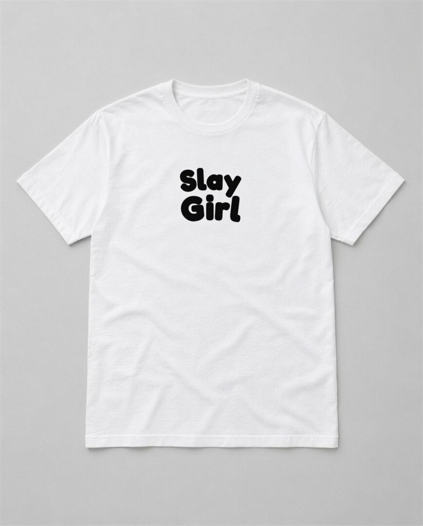 Wit straattaal T-shirt Slay Girl met zwarte tekst