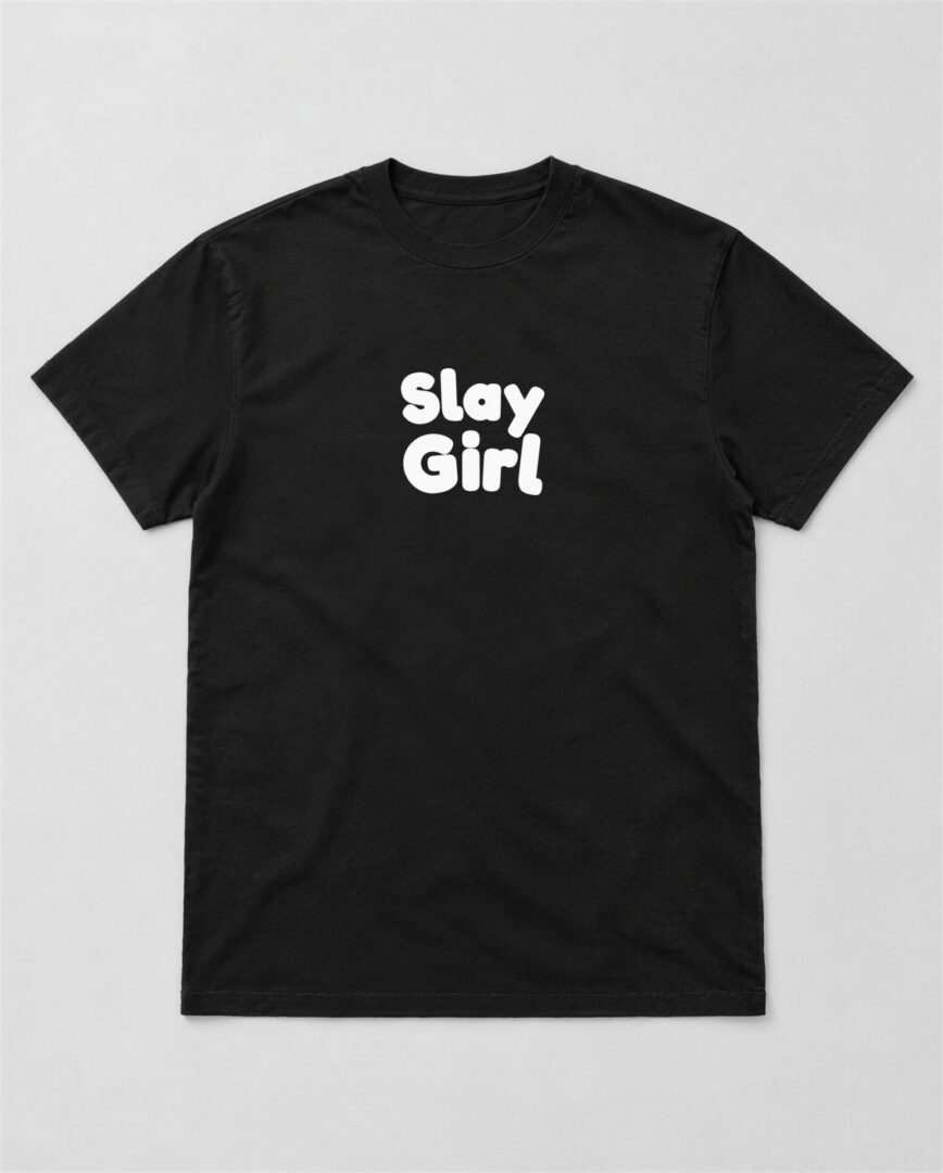Zwart straattaal T-shirt Slay Girl met witte tekst