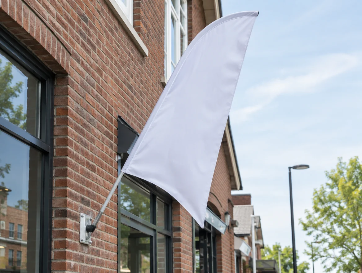 Beachflag met muurbevestiging aan een gevel (impressie)
